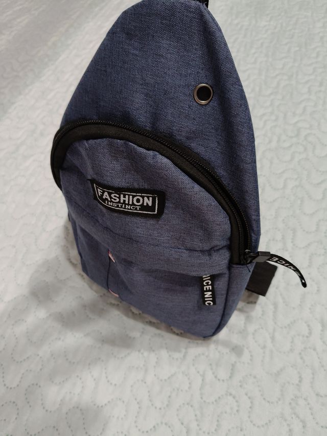 Bolso de pecho con cremallera