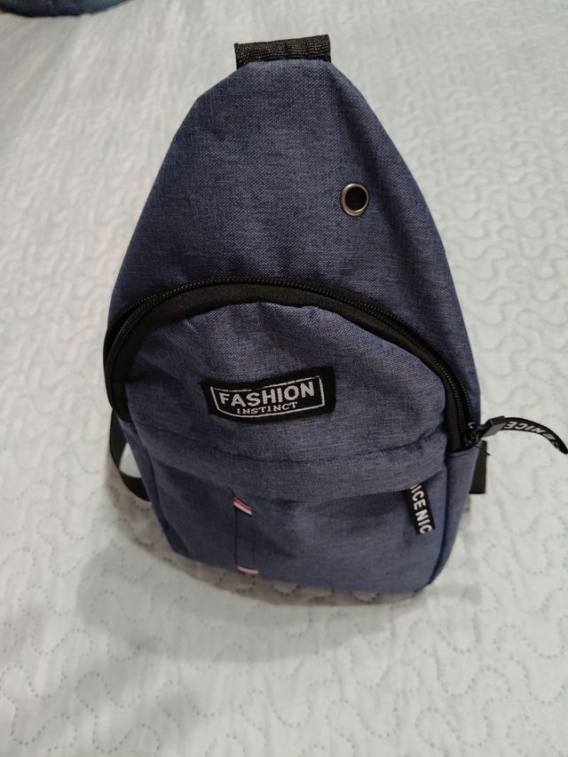 Bolso de pecho con cremallera