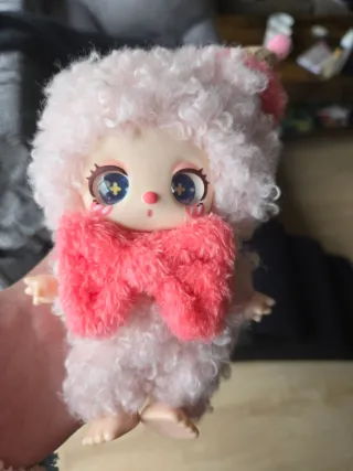 Muñeca Liila Lucky Cat popmart labubu