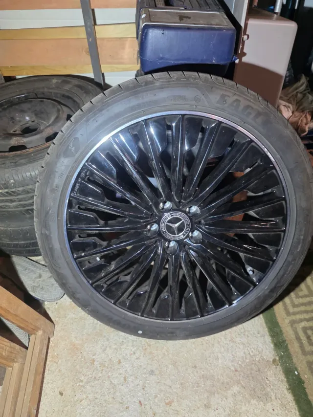 Dos Llantas Mercedes R19