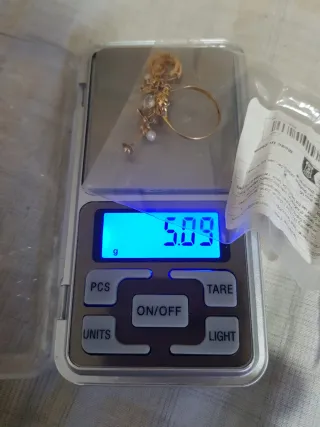 Pendientes 3 y anillo. peso 5.089g Oro