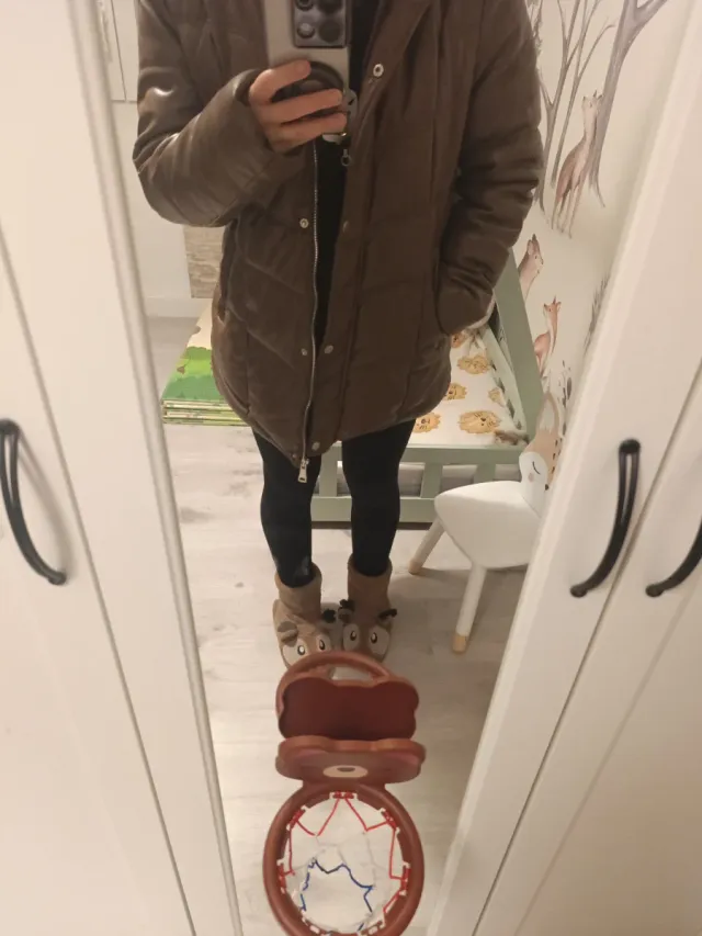 Abrigo acolchado marrón con pelo