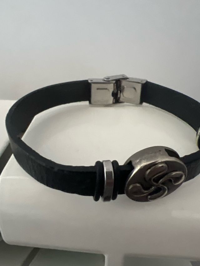 Pulsera de cuero negra símbolo cruz celta