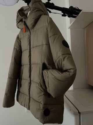 Chaqueta Zara impermeable verde talla M