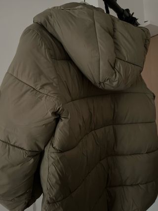 Chaqueta Zara impermeable verde talla M
