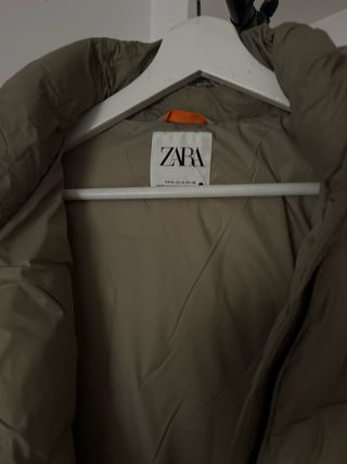 Chaqueta Zara impermeable verde talla M