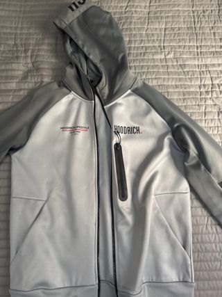 Sudadera Hoodrich gris y blanca con capucha