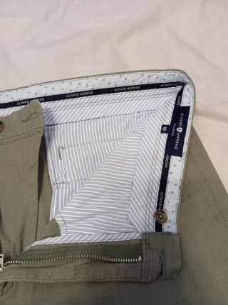Pantalón chino hombre verde oliva