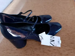 Zapatos de tacón azul charol