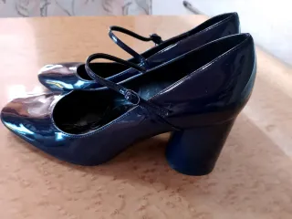 Zapatos de tacón azul charol