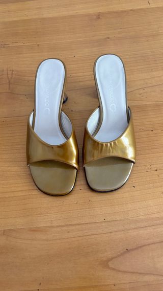 Sandalias tacón doradas MARTIN OSVALDO