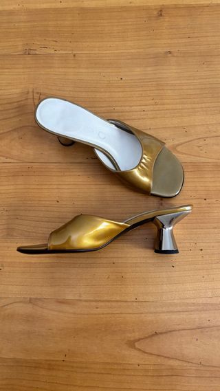 Sandalias tacón doradas MARTIN OSVALDO