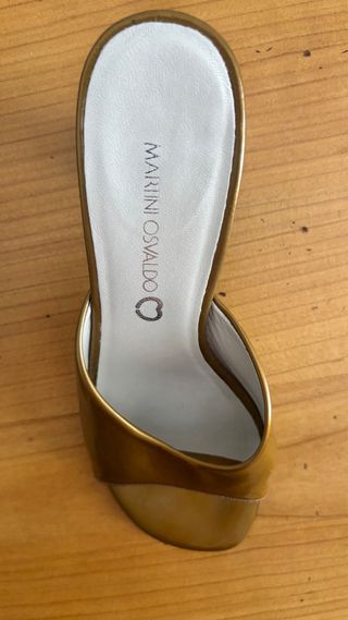 Sandalias tacón doradas MARTIN OSVALDO