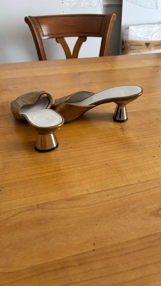 Sandalias tacón doradas MARTIN OSVALDO