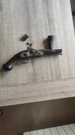 Pistola decorativa antigua