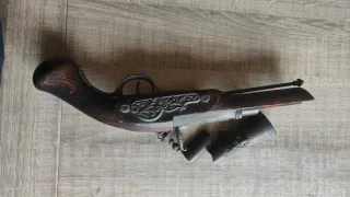 Pistola decorativa antigua
