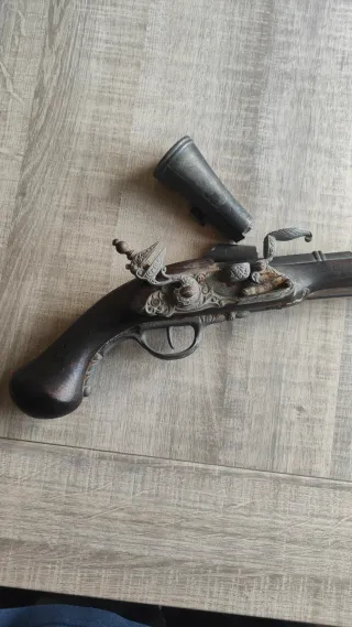 Pistola decorativa antigua