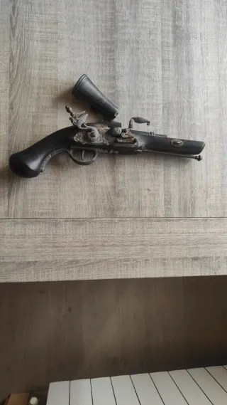 Pistola decorativa antigua