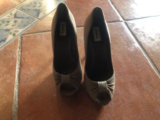 Zapatos de tacón Stradivarius beige