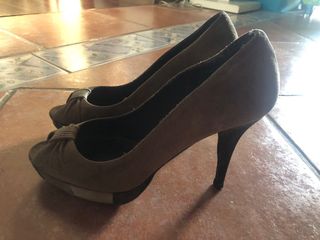 Zapatos de tacón Stradivarius beige