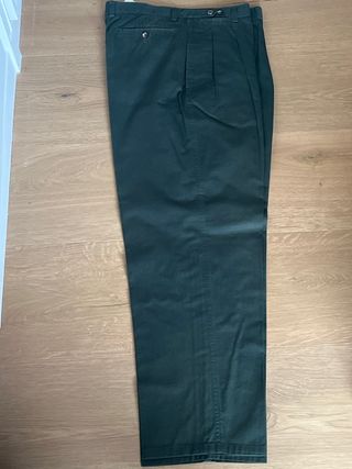 chinos de vestir verde inglés con pinzas