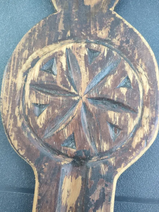 Tanla de quesos antigua tallada