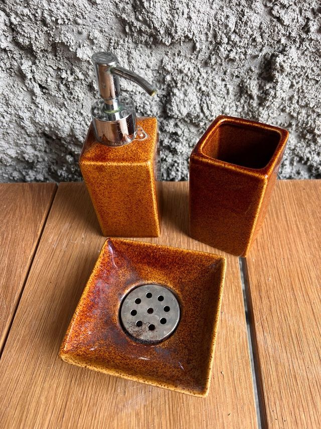 Set de baño cerámica y metal