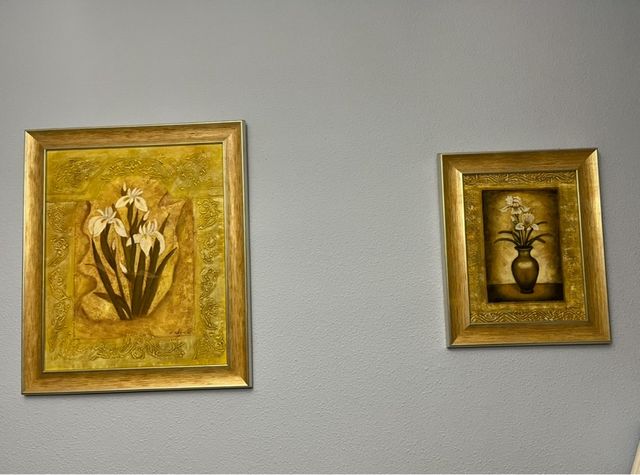 Juego de 2 cuadros decorativos dorados. R. Wilcox