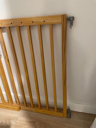 Barrera de seguridad para niños de madera