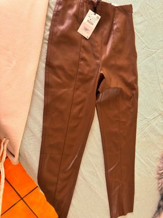 Pantalón polipiel marrón talla M