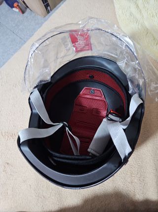 Casco de patinete negro