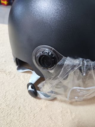 Casco de patinete negro