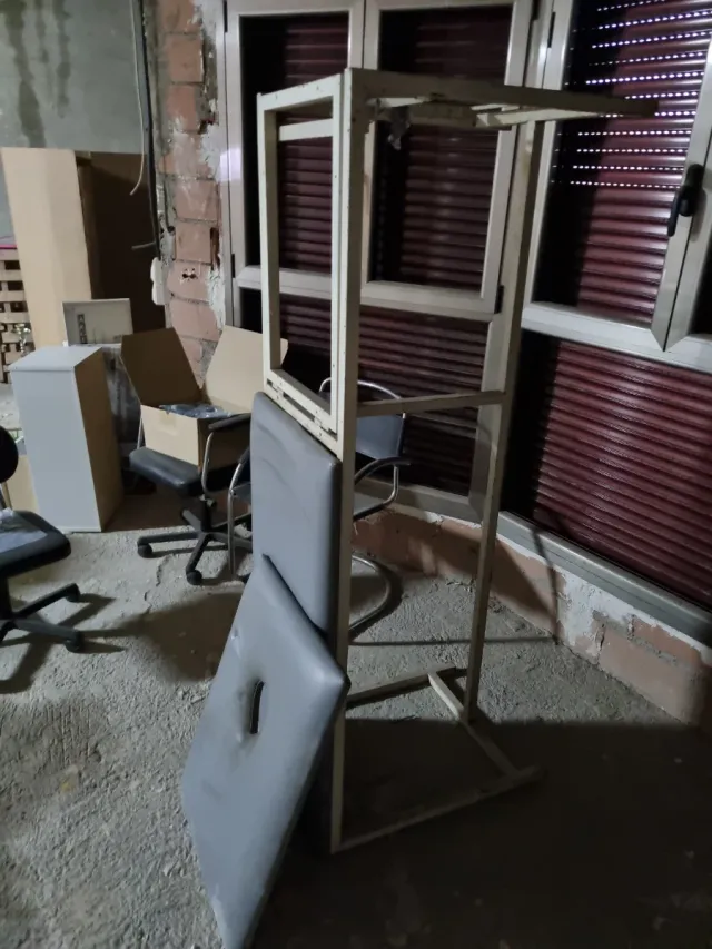 Se vende camilla, necesita arreglo