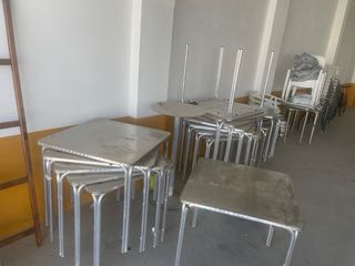 Mesas y sillas de terraza apilables