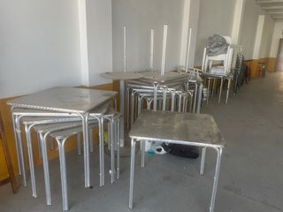 Mesas y sillas de terraza apilables