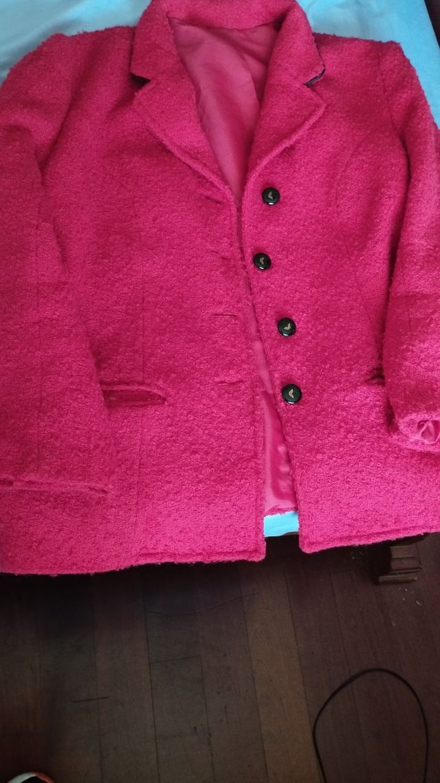 Chaqueta roja elegante de rizo