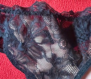 Tanga de encaje negro sexy