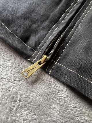 Carhartt M – Vintage Streetwear Minimalist