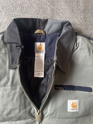 Carhartt M – Vintage Streetwear Minimalist