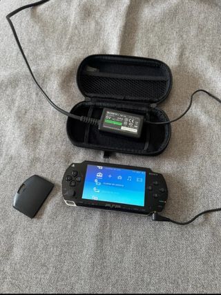 Sony PSP 1004 Negra + Cargador y Funda