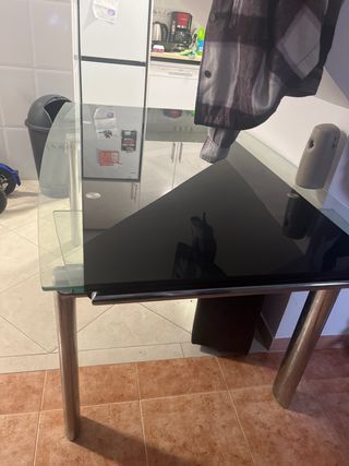 Mesa de comedor de cristal negra