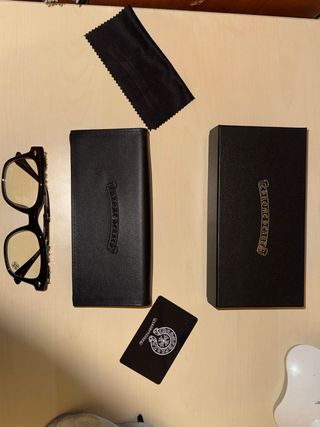 Occhiali Chrome Hearts neri e argentati