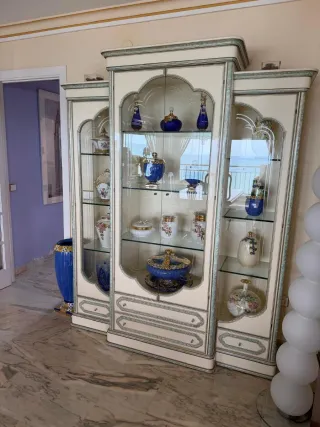 Vitrina clásica en perfecto estado