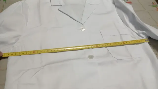 Bata blanca,manga larga.Varias tallas SIN USAR