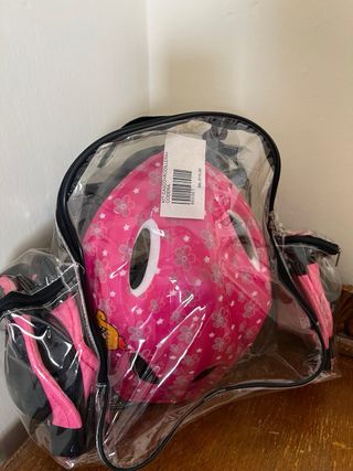 Casco infantil rosa con dibujos