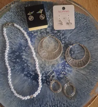 Conjunto bisutería collar y pendientes