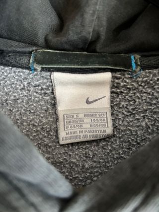 Sudadera Nike con capucha unisex gris