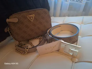 Bolso y cinturón Guess