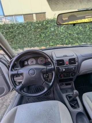 Nissan Almera 2001