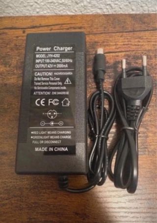 Cargador Patinete Eléctrico M365/Pro/Essential 42V